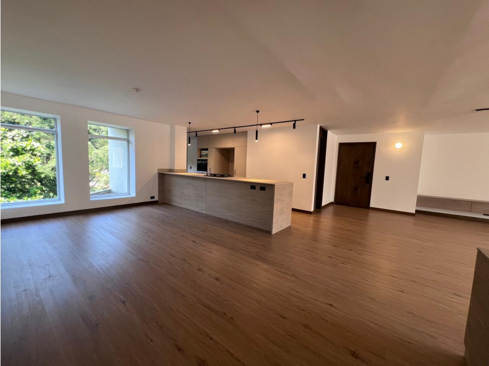 Vendo Apartamento Remodelado en Milla de Oro, 205m2.