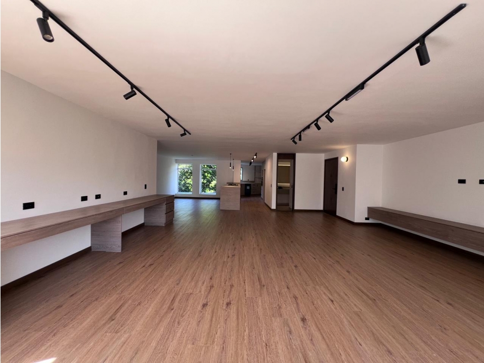 Vendo Apartamento Remodelado en Milla de Oro, 205m2. — foto 2