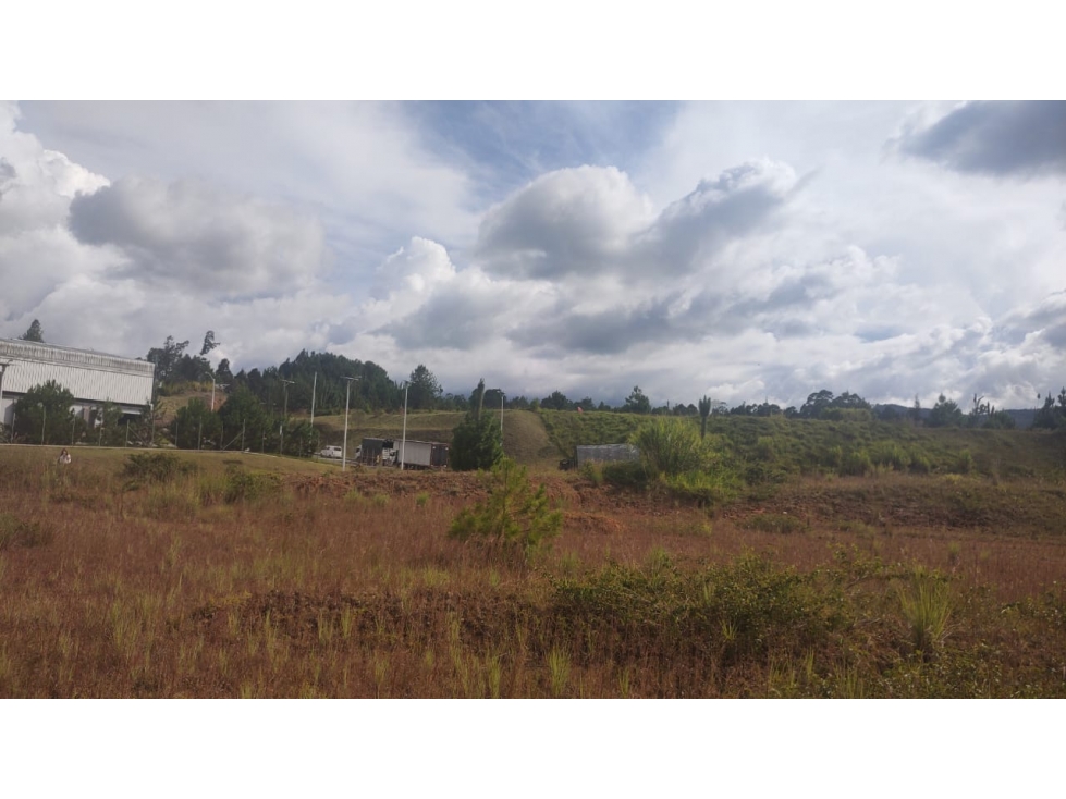 Excelente lote urbanizado en importante Parque Industrial en Guarne — foto 2