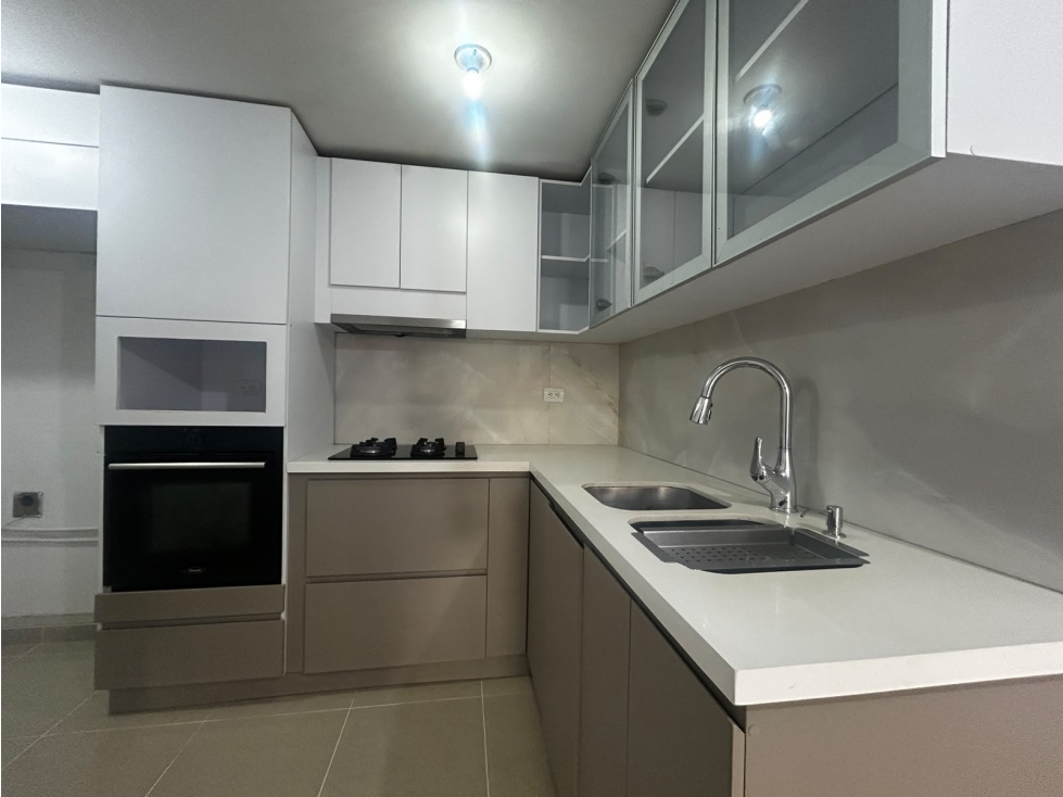 Apartamento en venta en Los Bernal, cerca al Euro — foto 6