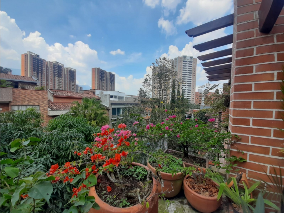 CASA EN VENTA DE 3 NV. EN SABANETA