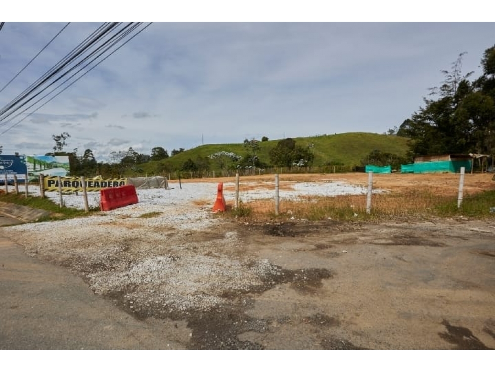 LOTE CON LICENCIA PARA CONSTRUIR RESIDENCIAL EN RIONEGRO — foto 3