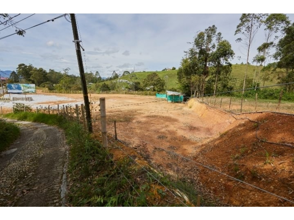 LOTE CON LICENCIA PARA CONSTRUIR RESIDENCIAL EN RIONEGRO — foto 4