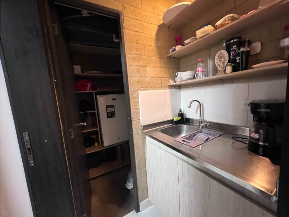 OFICINA EN VENTA AGUACATALA — foto 4