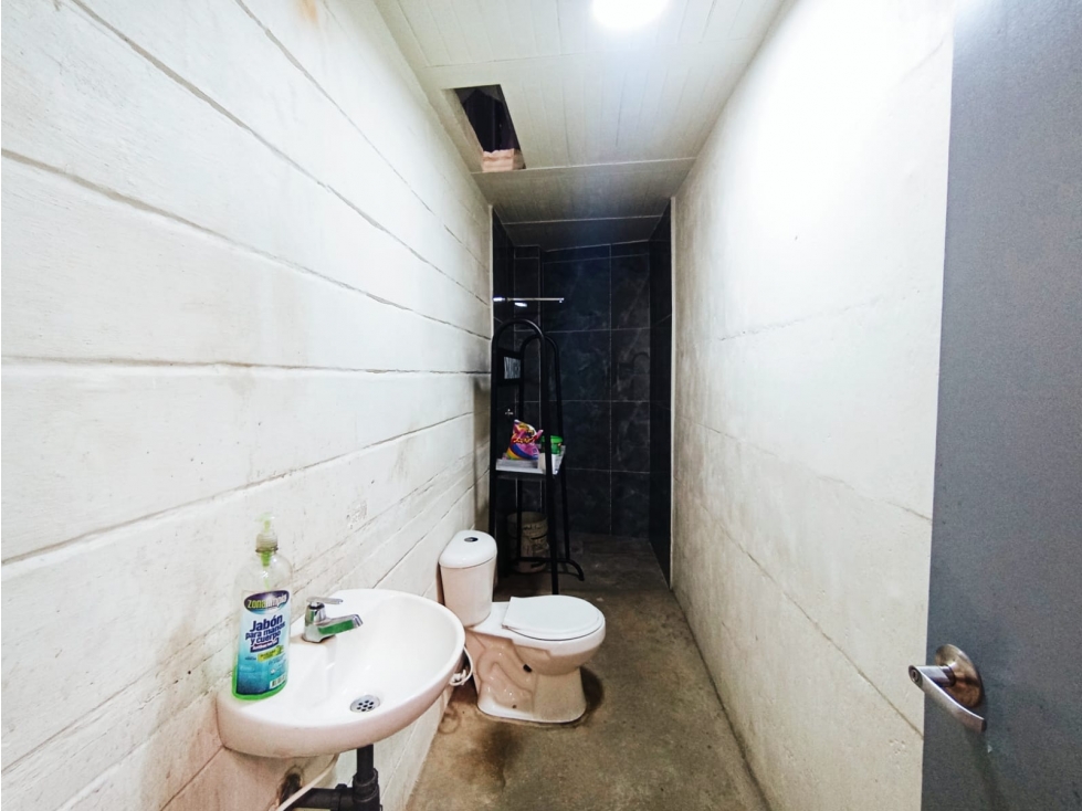 BODEGA PARA VENTA EN AUTOPISTA MLLIN.-BTA. - 2