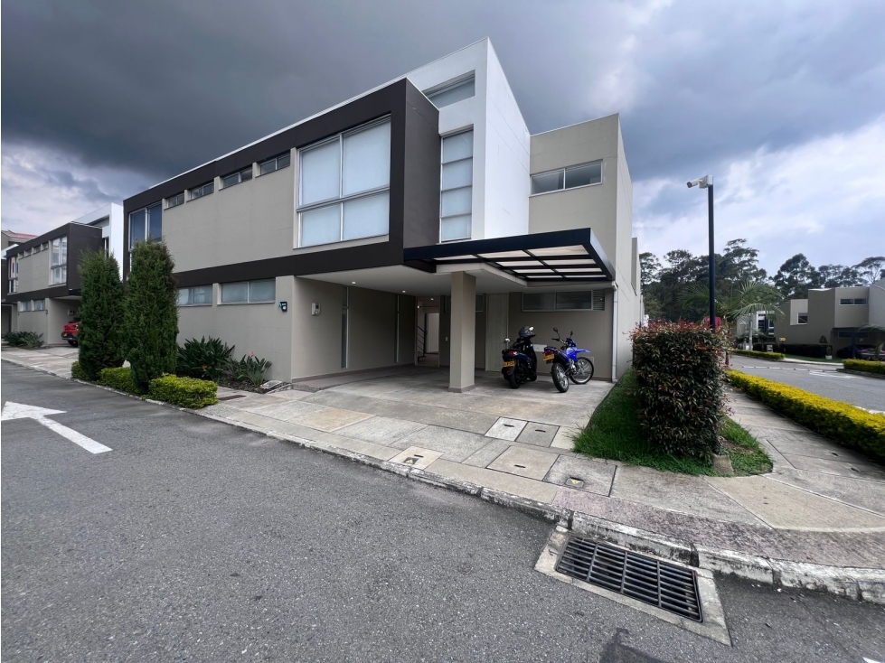 CASA EN VENTA EN RIONEGRO, GUALANDAY