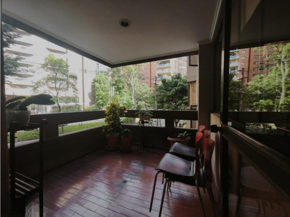 Apartamento en venta en el Poblado, cerca a la Milla de Oro — foto 2