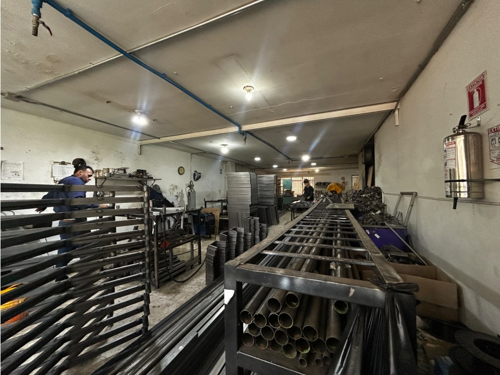 Bodega ubicada en tercer piso en venta en Envigado, cerca al Parque - 4