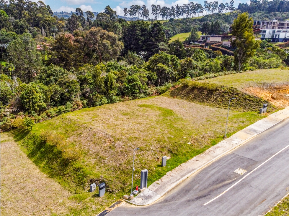 LOTE EN VENTA EN PARCELACIÓN CERRADA EN EL ALTO DE PALMAS — foto 2