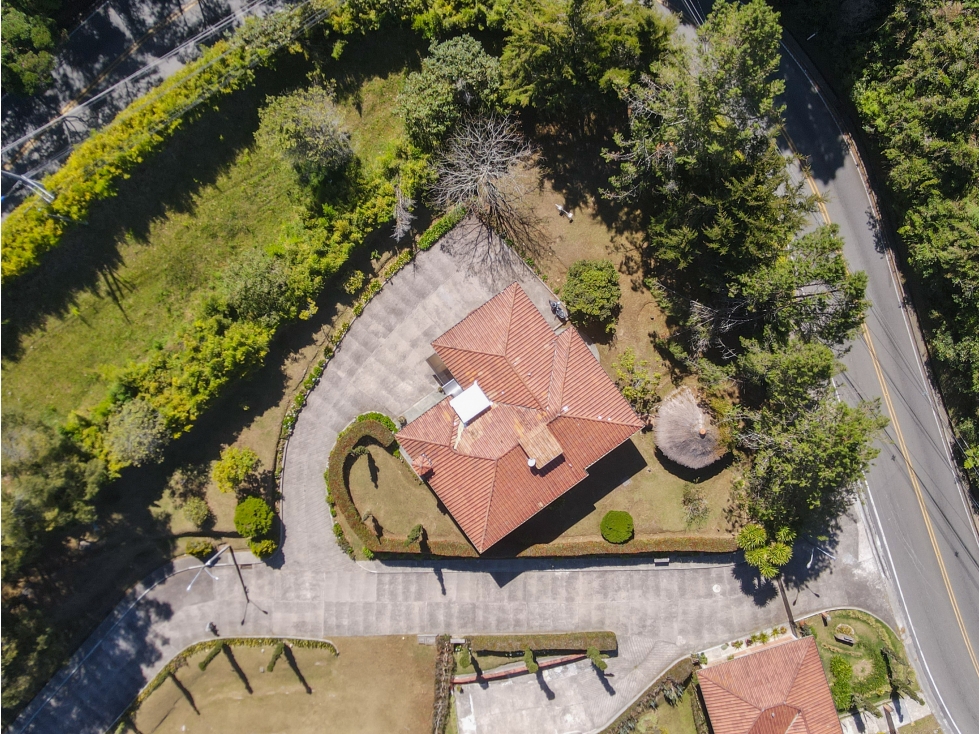 Venta de Casa Campestre de 2 Niveles Alto del Escobero