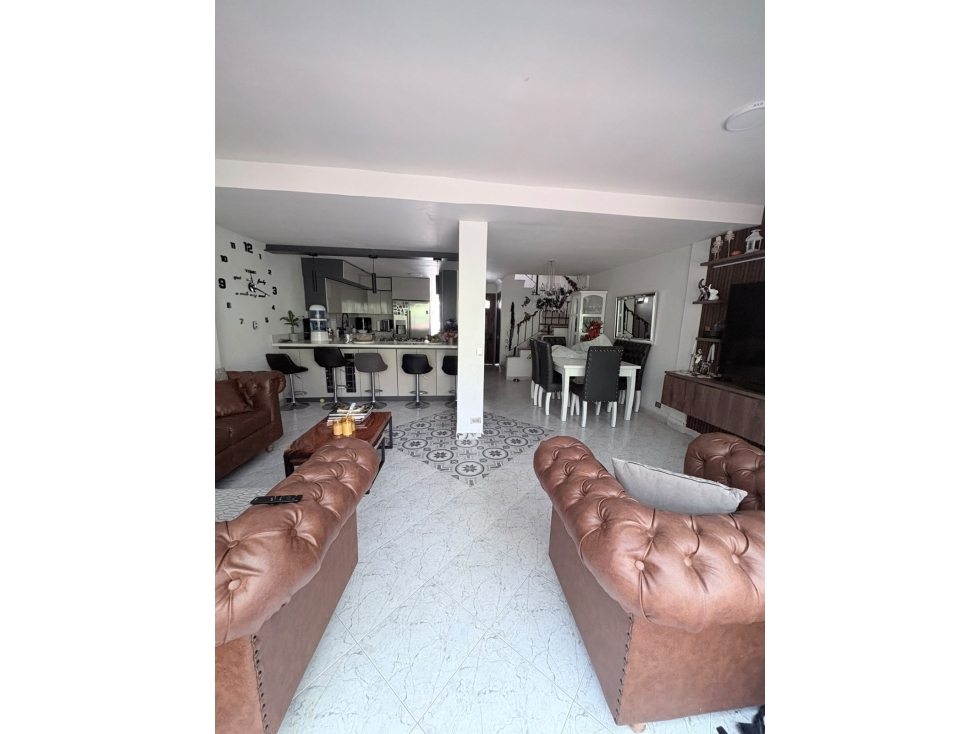 CASA EN VENTA EN ENVIGADO LOMA DEL ESCOBERO PARTE BAJA — foto 3