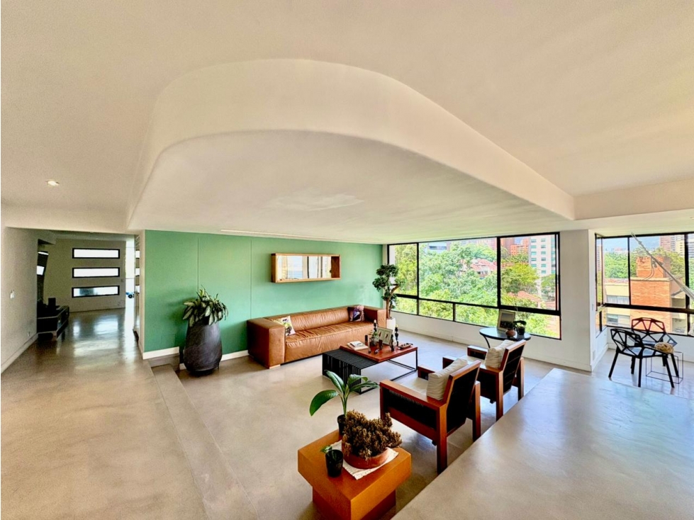 Se vende amplio apartamento remodelado en Los Parra (El Poblado) — foto 2