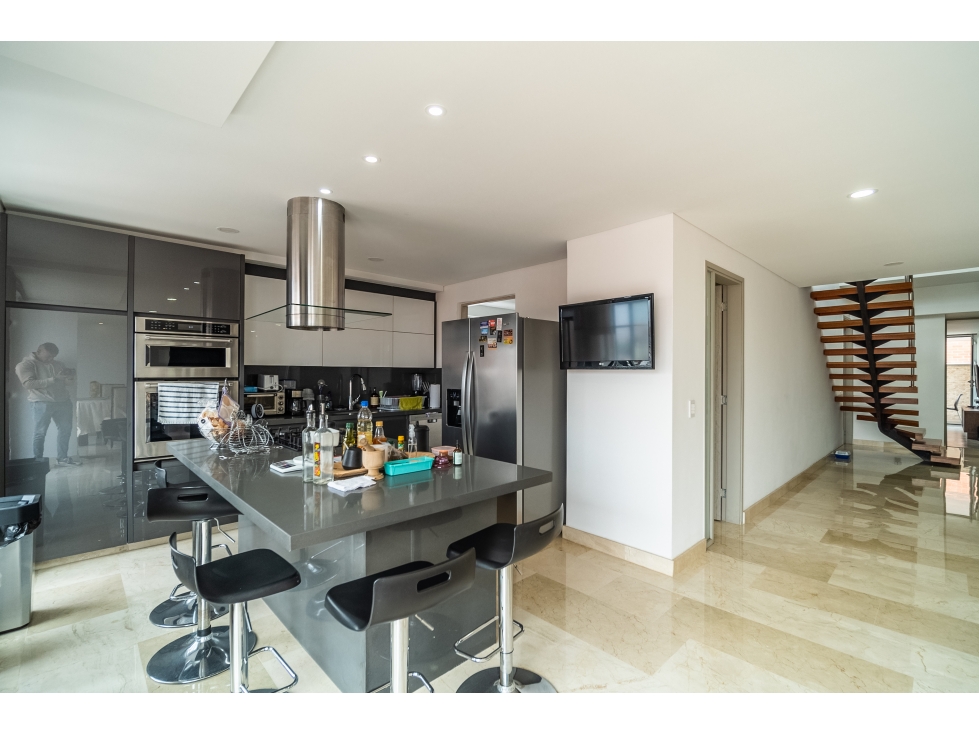 PENTHOUSE EN VENTA EN ENVIGADO A 1 CUADRA DEL VIVA