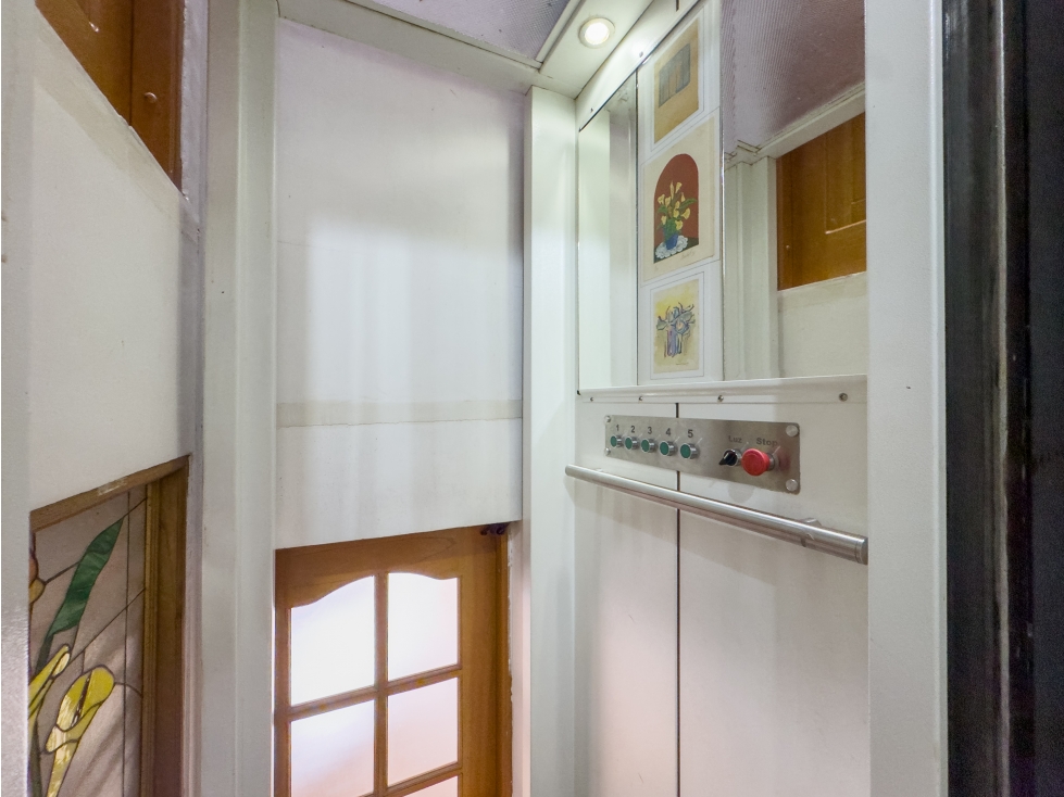 CASA DE 5 NIVELES CON ASCENSOR EN LA LOMA DE LOS GONZALEZ EL POBLADO — foto 4