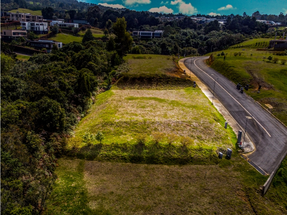 LOTE EN VENTA EN PARCELACIÓN CERRADA EN EL ALTO DE PALMAS — foto 3