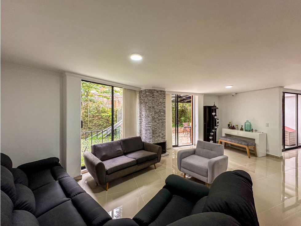 CASA EN VENTA DE 3 NIVELES + SÓTANO EN LOS BALSOS EL POBLADO — foto 2