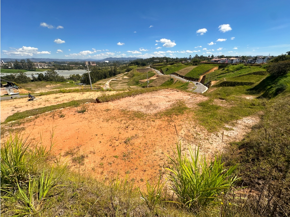 EN VENTA LOTE LISTO PARA CONSTRUIR EN INCREÍBLE PROYECTO EN RIONEGRO — foto 2