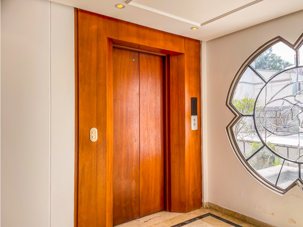 APARTAMENTO EN EL POBLADO CON ASCENSOR PRIVADO IDEAL PARA REMODELAR — foto 6