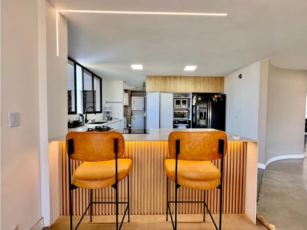 Se vende amplio apartamento remodelado en Los Parra (El Poblado) — foto 6