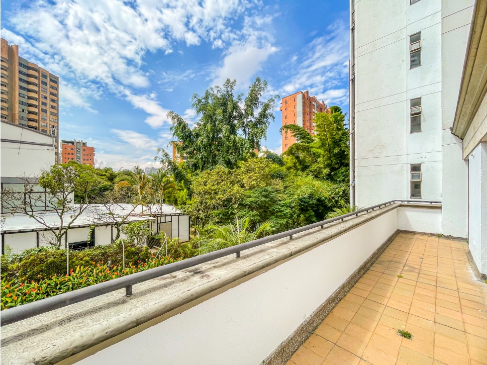 APARTAMENTO EN EL POBLADO CON ASCENSOR PRIVADO IDEAL PARA REMODELAR — foto 4