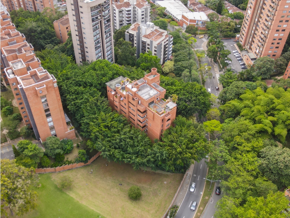 APARTAMENTO DE 241M2 EN LOS BALSOS POBLADO PARA REMODELAR — foto 2