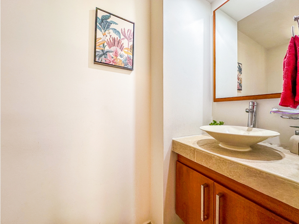 Venta Casa Parcialmente Remodelada Los Balsos Poblado — foto 3