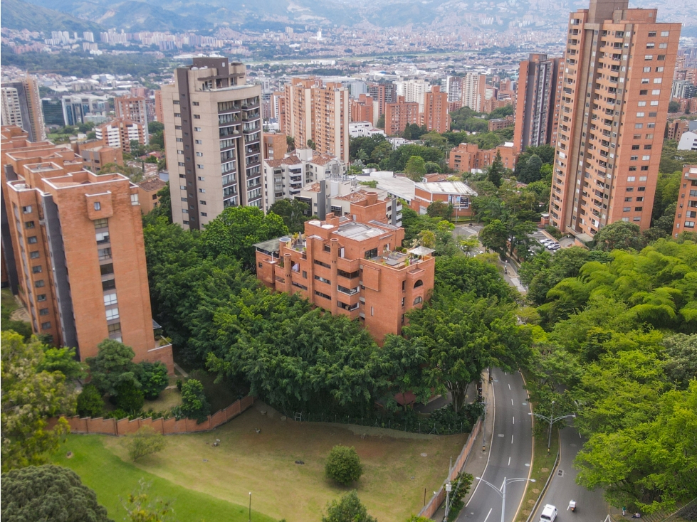 APARTAMENTO DE 241M2 EN LOS BALSOS POBLADO PARA REMODELAR — foto 3