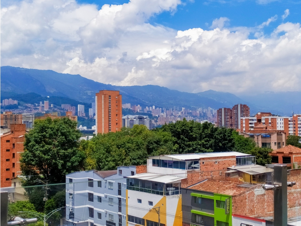 EDIFICIO 7 PISOS CON LOCAL COMERCIAL EN LAURELES