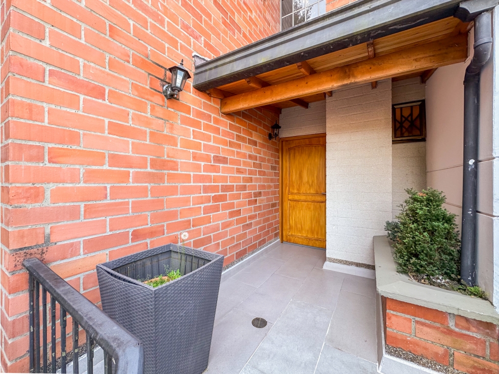 CASA EN VENTA ENTRE NIVELES REMODELADA EN LOS BALSOS EL POBLADO — foto 5