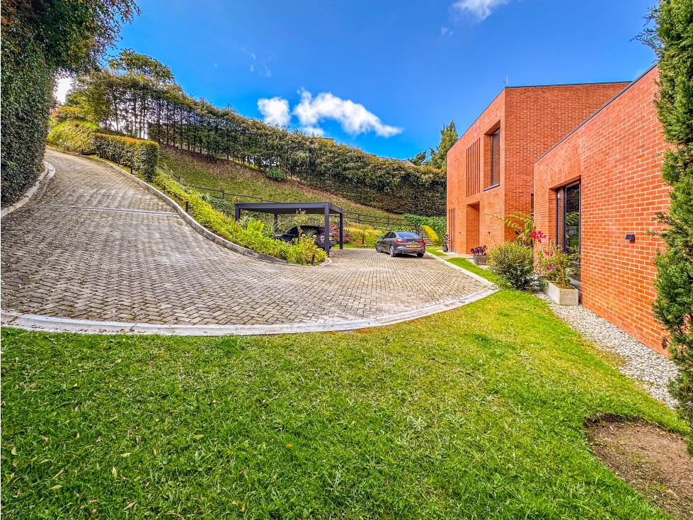 SE VENDE CASA EN MEDIO DE LA NATURALEZA EN PARCELACIÓN PRIVADA — foto 2