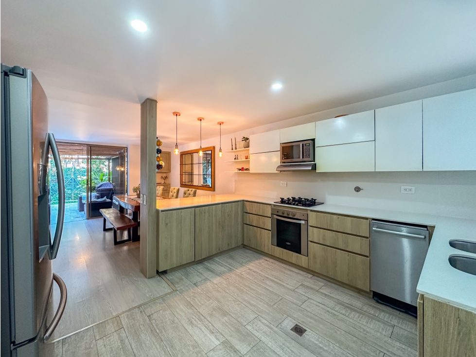 CASA EN VENTA ENTRE NIVELES REMODELADA EN LOS BALSOS EL POBLADO — foto 6