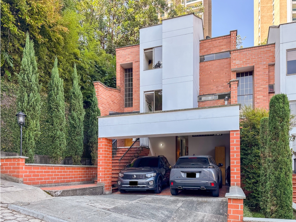 CASA EN VENTA ENTRE NIVELES REMODELADA EN LOS BALSOS EL POBLADO — foto 2