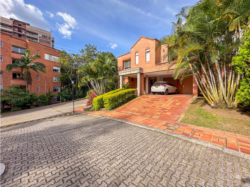 VENTA DE CASA DE 2 NIVELES PARA REMODELAR EN SAN LUCAS POBLADO