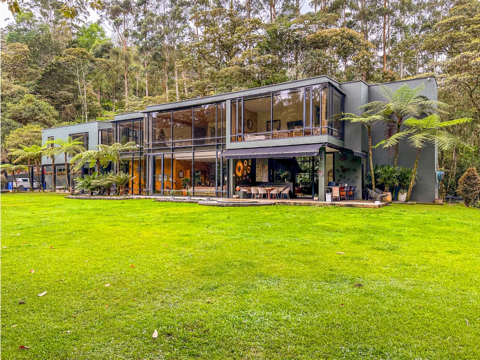 CASA DE LUJO EN VENTA CON NACIMIENTO DE AGUA EN EL RETIRO ANTIOQUIA