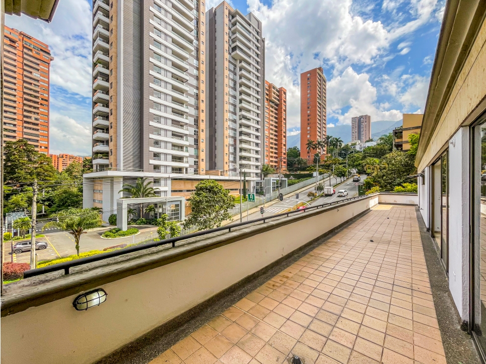 APARTAMENTO EN EL POBLADO CON ASCENSOR PRIVADO IDEAL PARA REMODELAR — foto 2