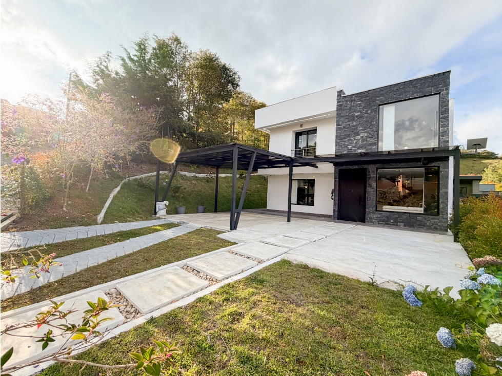 VENTA CASA CAMPESTRE DE DOS NIVELES ALTO DEL ESCOBERO ENVIGADO