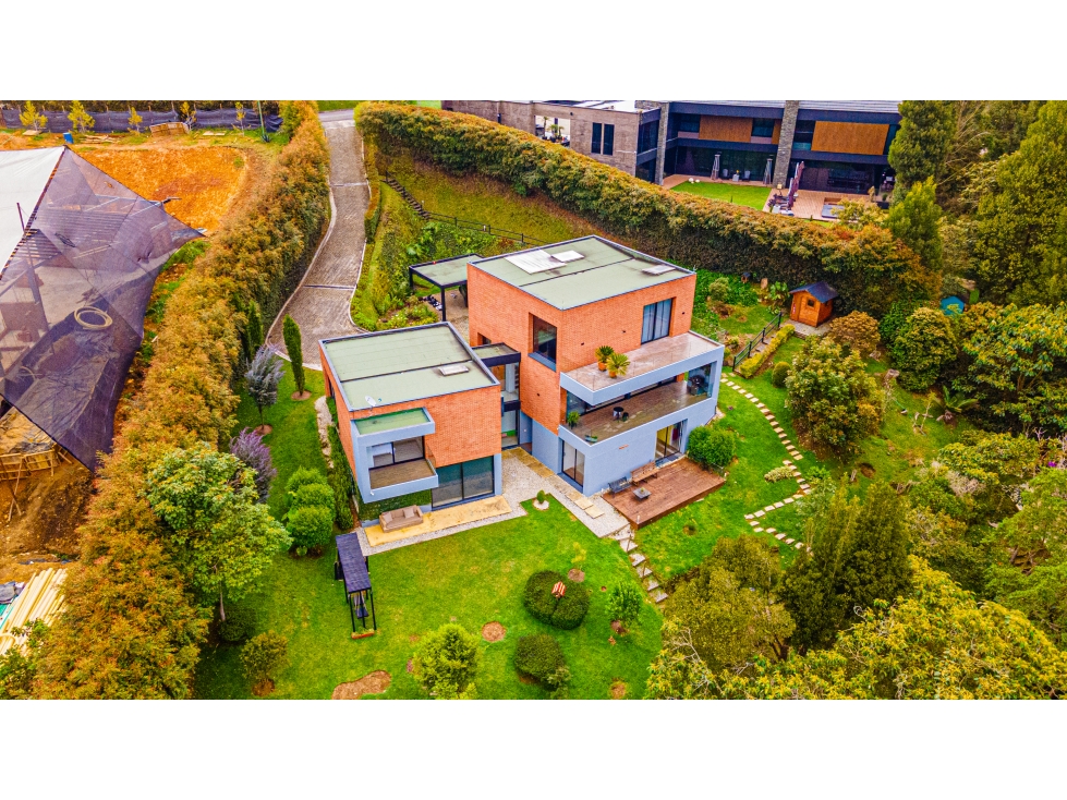 SE VENDE CASA EN MEDIO DE LA NATURALEZA EN PARCELACIÓN PRIVADA
