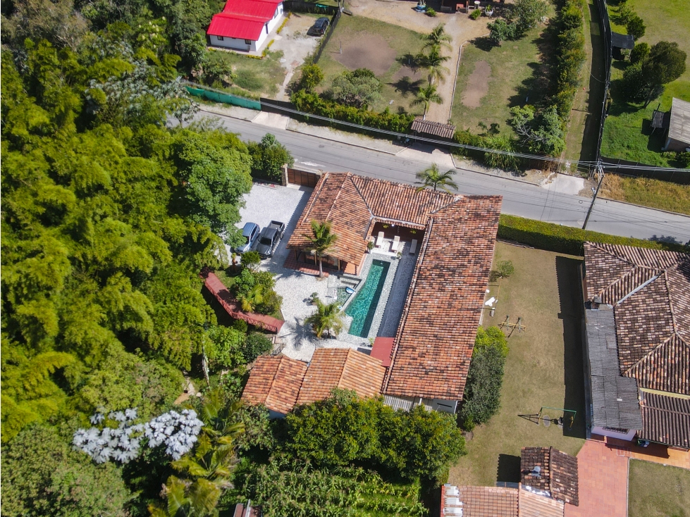 Venta Casa Campestre Independiente de 1 Nivel con Piscina en Marinilla — foto 2
