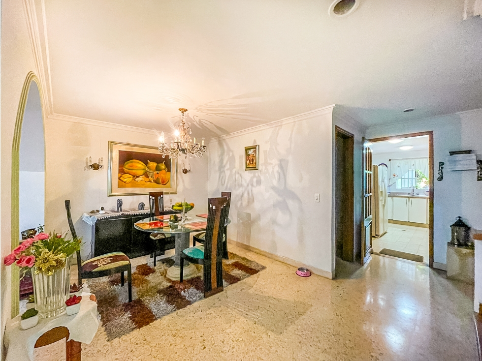 Venta de Amplia Casa en Unidad Cerrada en Castropol Poblado — foto 3