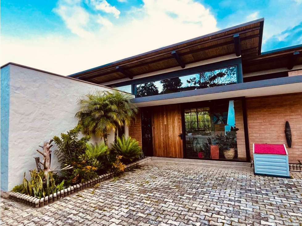SE VENDE CASA CAMPESTRE AUTOSOSTENIBLE - EL CANADA (CARMEN VIBORAL)