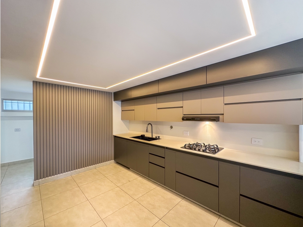 CASA EN VENTA REMODELADA DE 4 NIVELES EN LOS BALSOS POBLADO — foto 4