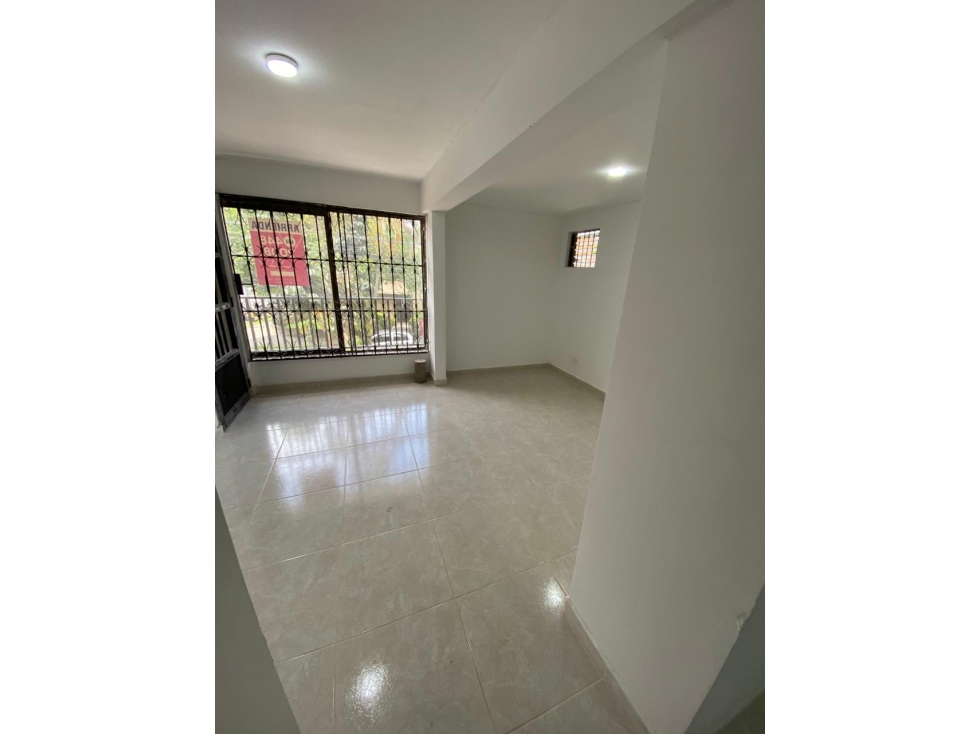 ARRIENDO CASA COMERCIAL AV. 80 CON COLOMBIA