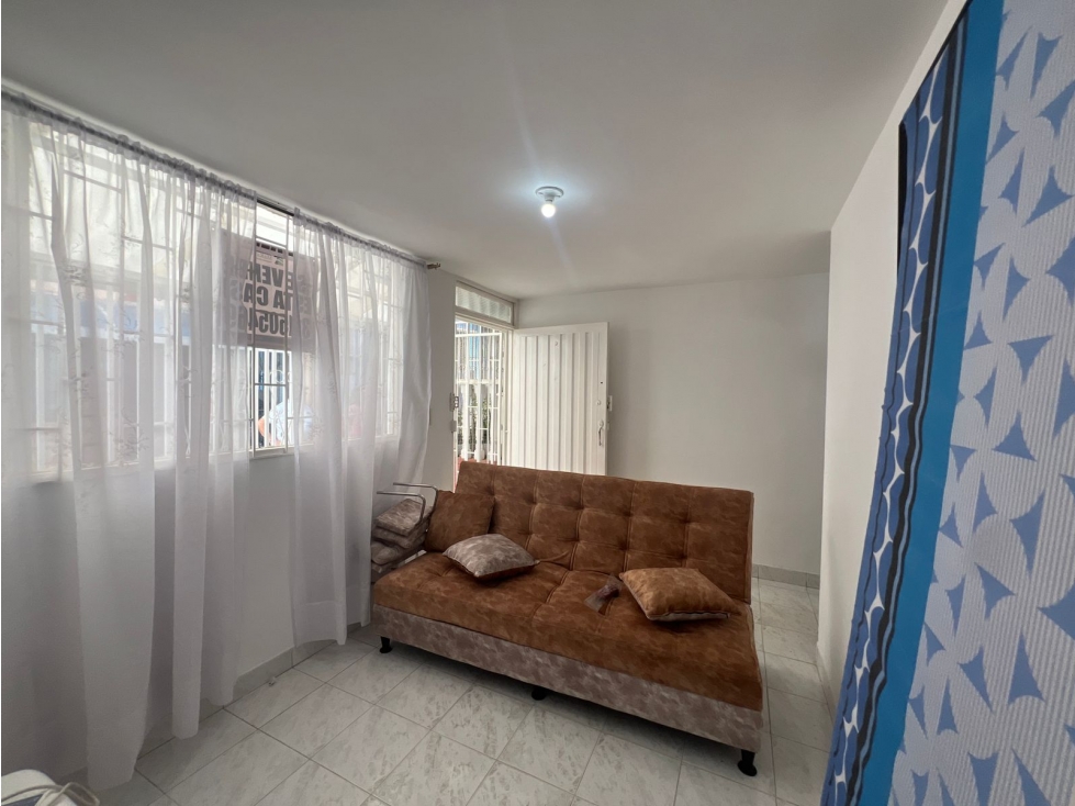VENTA DE HERMOSA CASA FUSAGASUGÁ UBICACIÓN PRADOS DE ALTAGRACIA — foto 2
