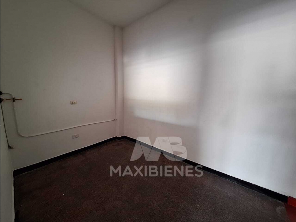 SE ARRIENDA LOCAL EN BELLO - 5