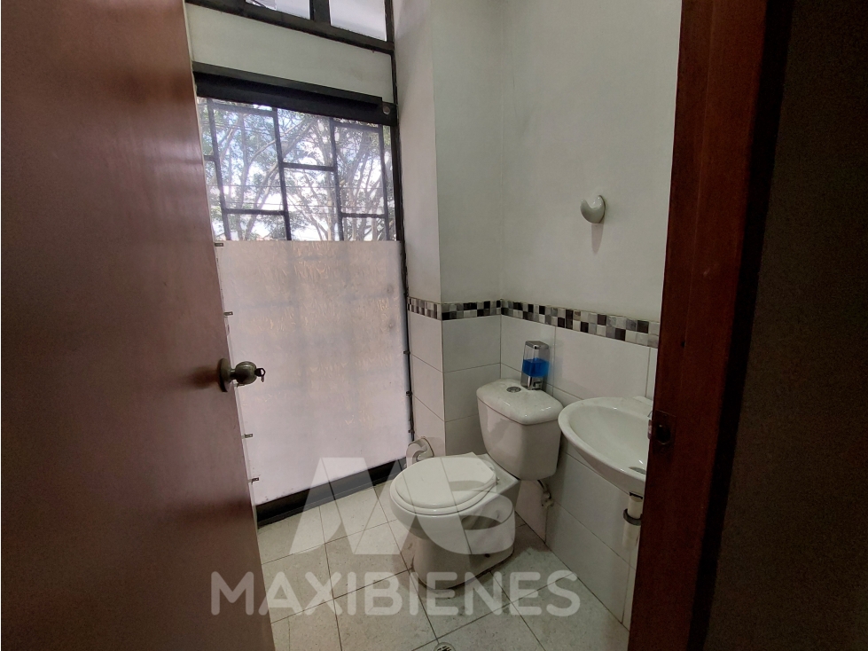 LOCAL PARA ARRIENDO UBICADO EN COPACABANA - 4