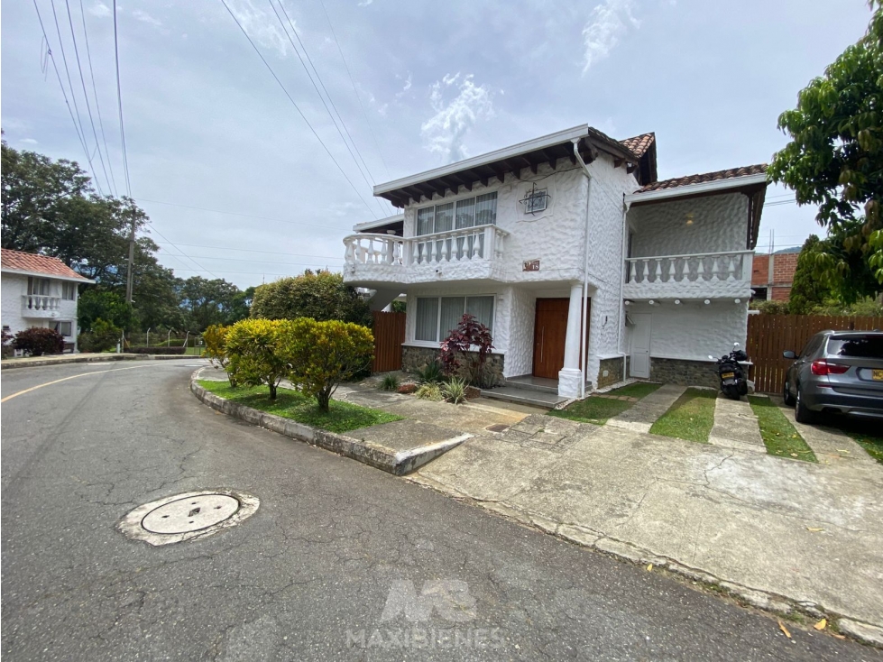 CASA DISPONIBLE PARA ARRIENDO UBICADO EN BELLO — foto 2