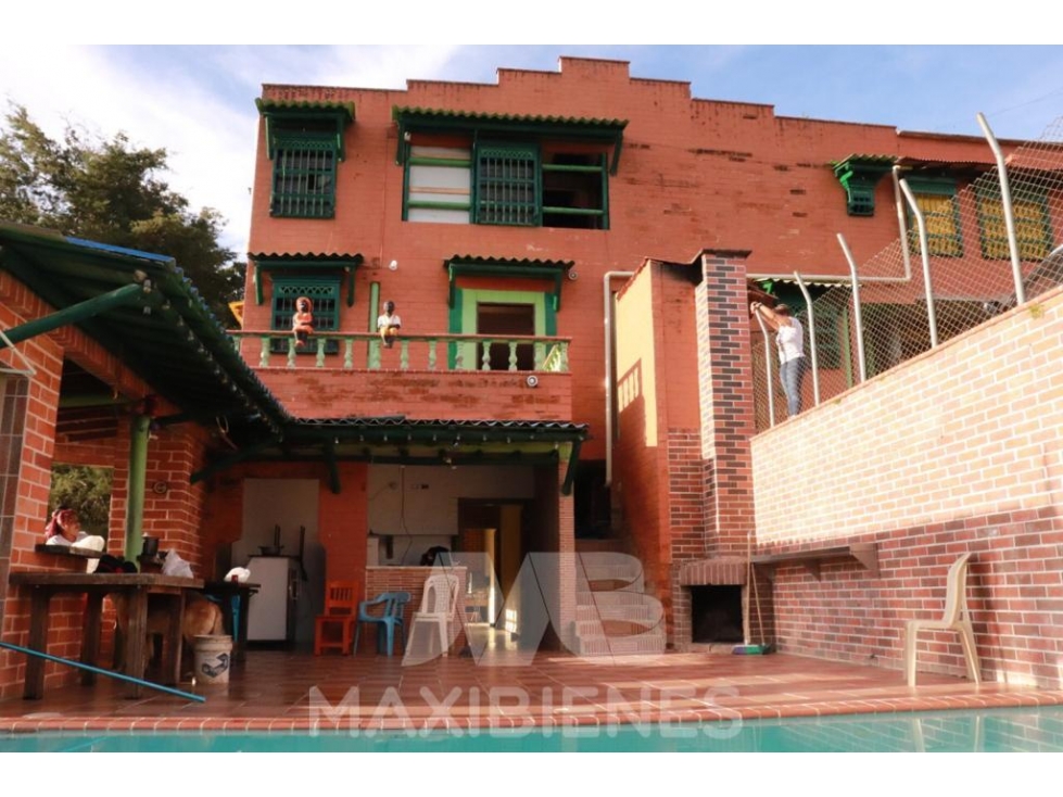 FINCA PARA ARRIENDO UBICADA EN EL PEÑOL - 1
