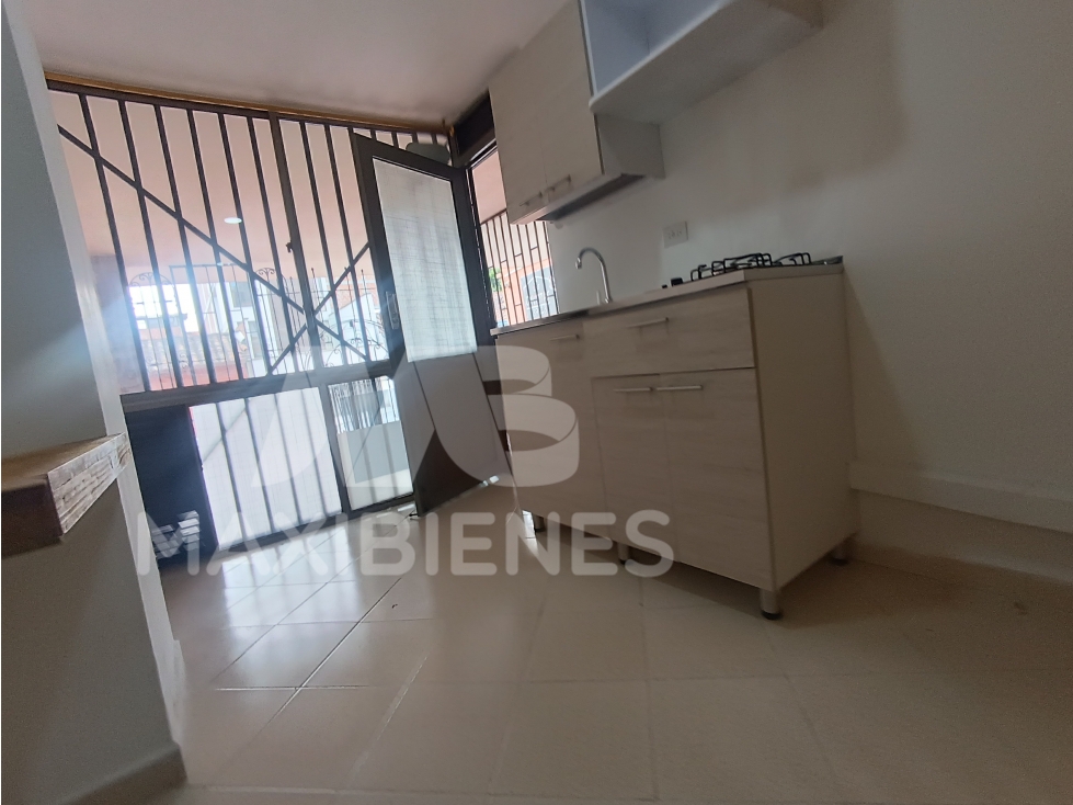 APARTAESTUDIO EN ARRIENDO EN BARRIO CRISTOBAL, MEDELLIN — foto 2