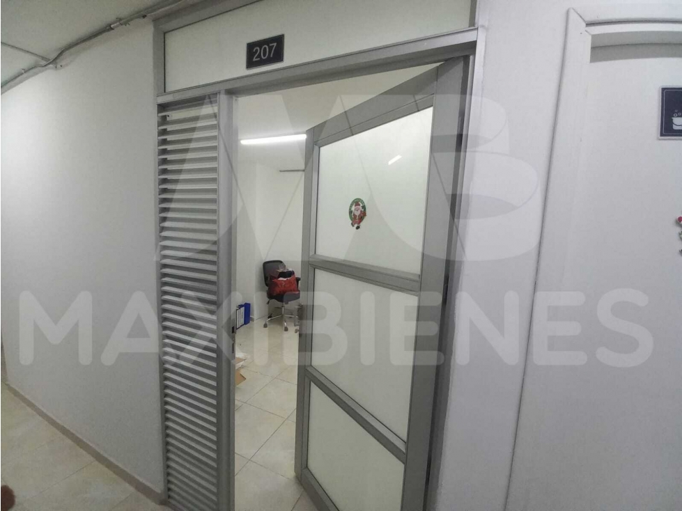 OFICINA EN ARRIENDO EN EL SECTOR DE SURAMERICANA — foto 2
