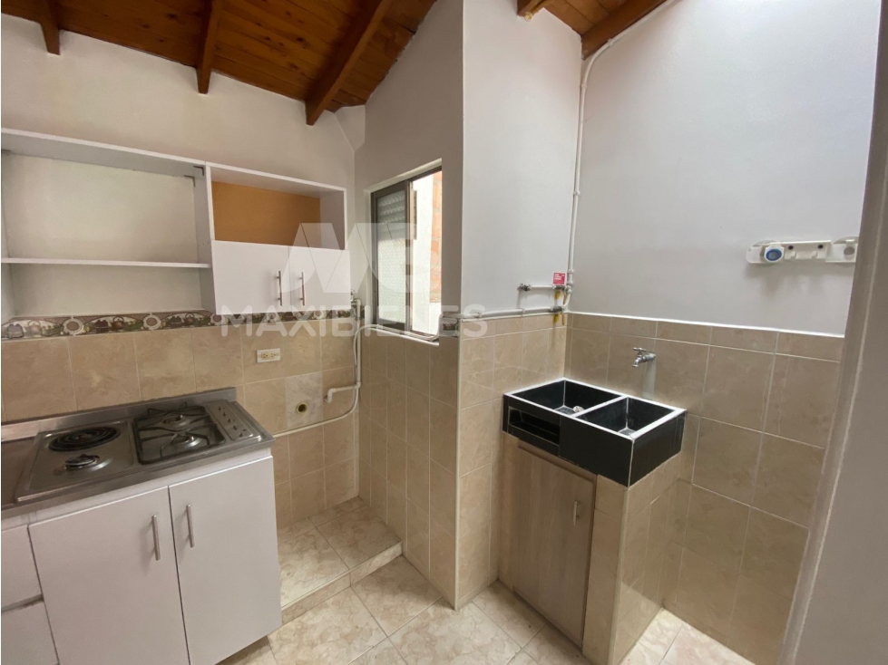APARTAMENTO EN ARRIENDO BARRIO CRISTOBAL, MEDELLIN — foto 2